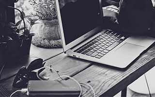 奥赖利梅开二度 曼城战胜阿森纳收获联赛杯冠军